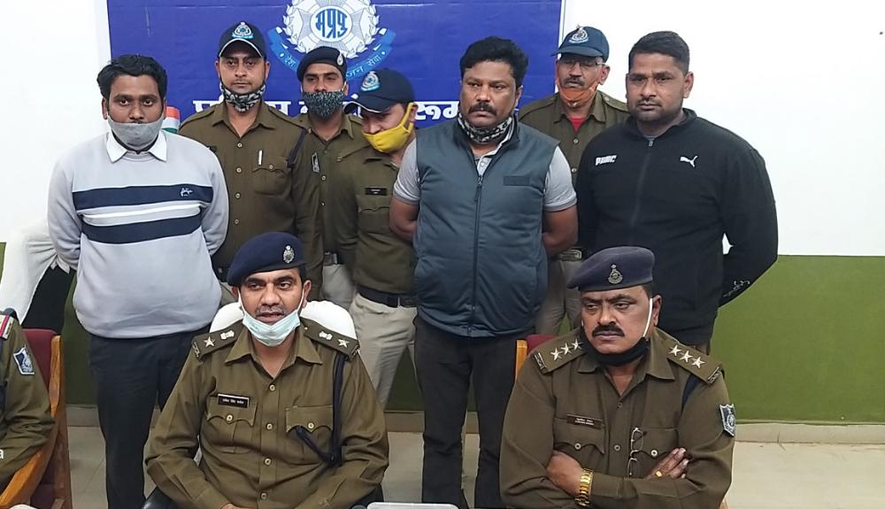  *शिवपुरी पुलिस द्वारा किराना दुकान से 2 लाख नगदी से भरा बैग चोरी करने वाले पकडे
