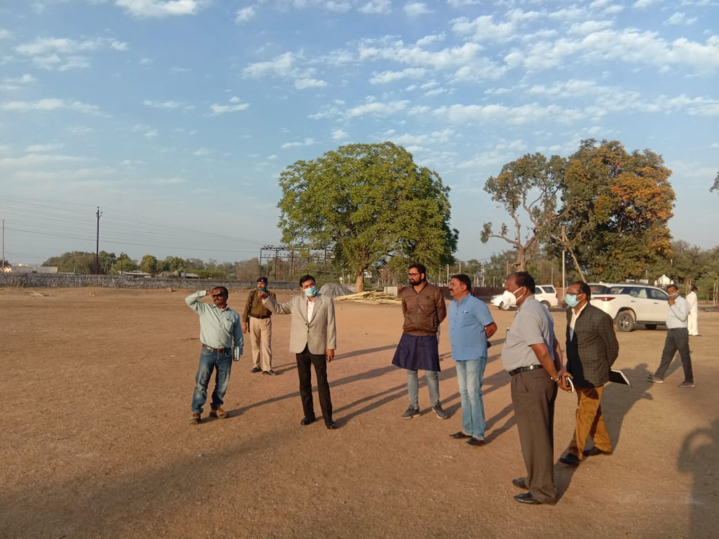 कलेक्टर शीलेन्द्र सिंह ने खजुराहो डांस फेस्टिवल के कार्यक्रम स्थल का किया निरीक्षण एवं होटल मालिक और मैनेजर के साथ की मीटिंग।