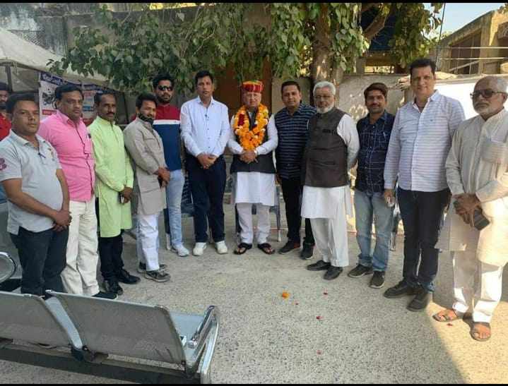 कांग्रेस के वरिष्ठ नेता राजस्थान सर्वोच्च शासन संस्था के अध्यक्ष एवं राजस्थान स्थानीय निकाय प्रकोष्ठ कांग्रेस के अध्यक्ष व नगर परिषद पाली के पूर्व सभ