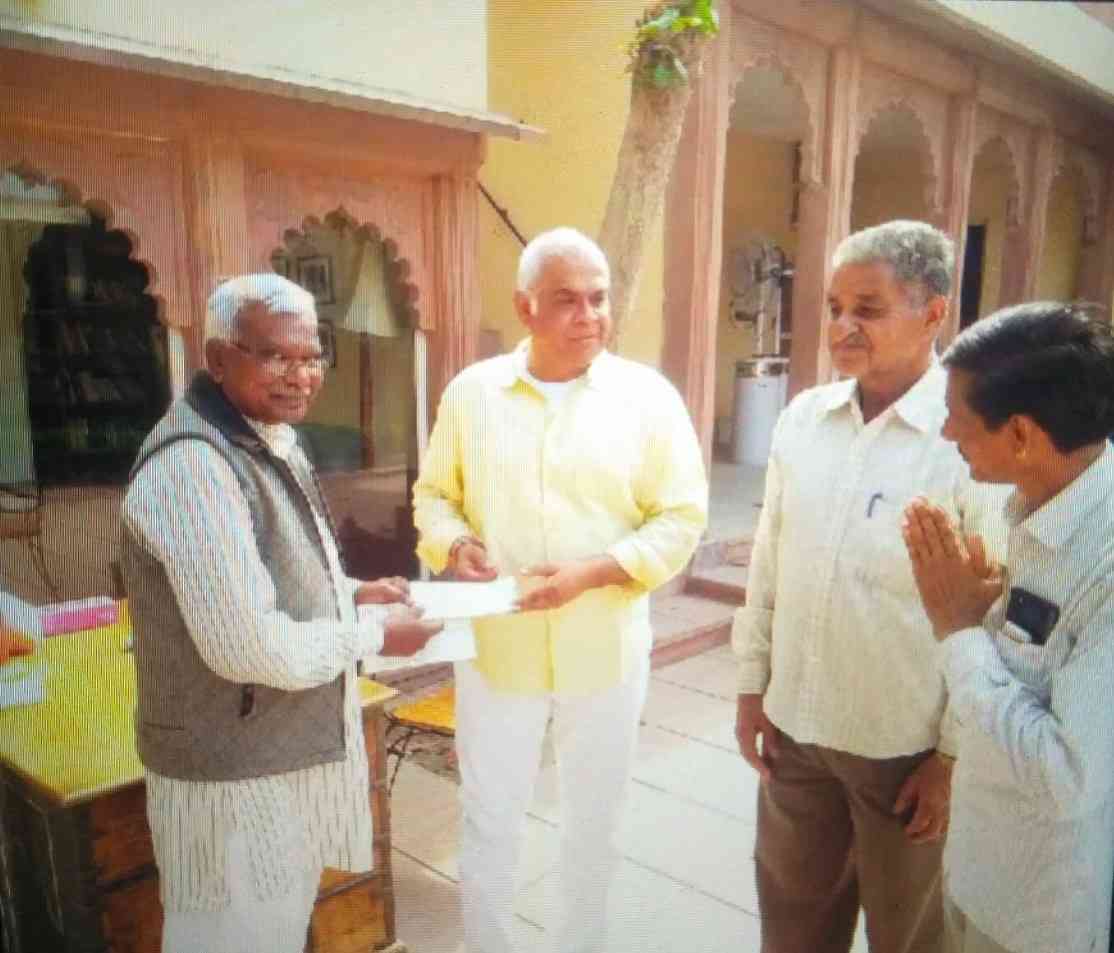रोहट क्षेत्र में चल रहे राम मंदिर निर्माण हेतु निधि समर्पण अभियान के तहत आज रोहट में राम भक्तों ने घर-घर जाकर प्रेरित कर  जागरूक किया  राम भक्त कार्यकर्ता