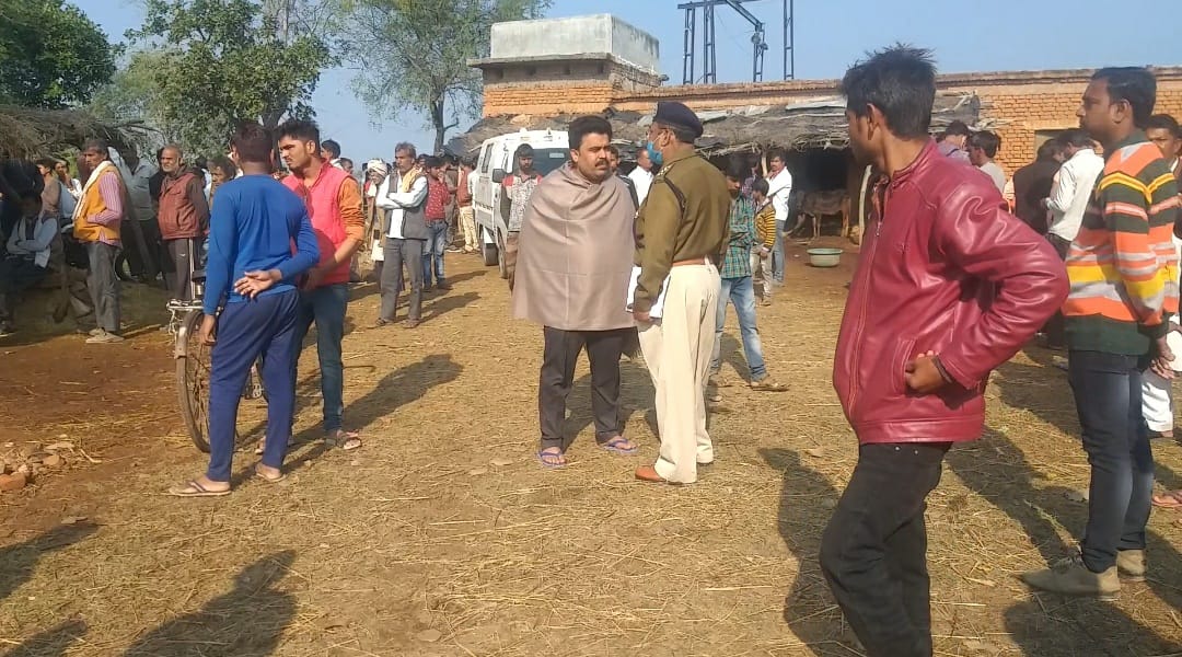 गढ़ीमलहरा - खेत पर सोते समय हुई कांग्रेस नेता की हत्या अज्ञात हमलावरों ने दिया घटना को अंजाम।