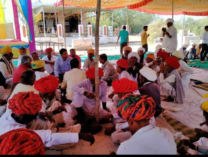 रोहट क्षेत्र के गेलावास गांव में देवासी युवा संगठन द्वारा आयोजित सभा कार्यक्रम में 