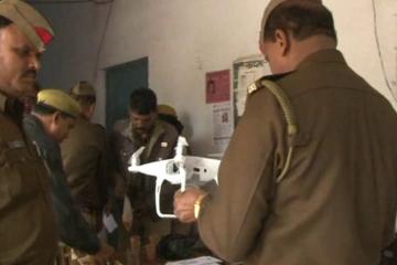 आगरा: यमुना में मिला संदिग्ध ड्रोन कैमरा, जांच में जुटी खुफिया एजेंसियां     
