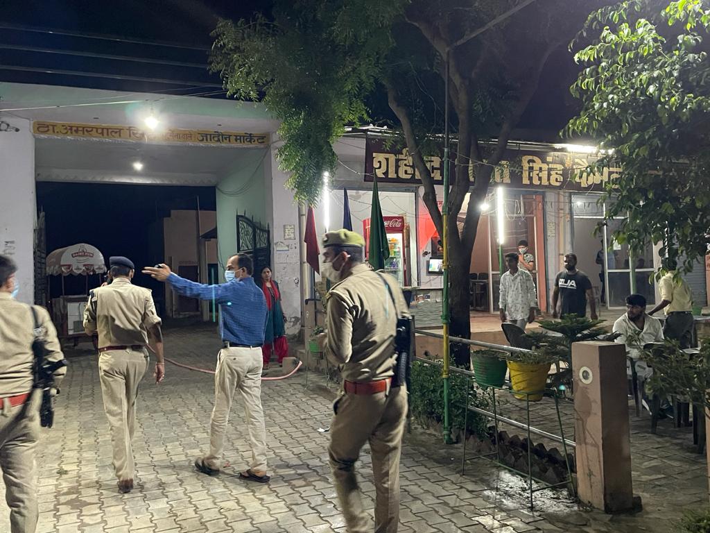 एसडीएम गभाना ने सीओ गभाना के साथ रात्रि में शराब को लेकर की विभिन्न ढाबो पर छापामार कार्यवाही।