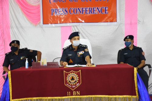 बहराइच एनडीआरएफ के चीफ कमांडर ने बताया कि बाढ़ पीड़ितों की मदद के लिए हमारी टीमें 24 घंटे तैयार ।