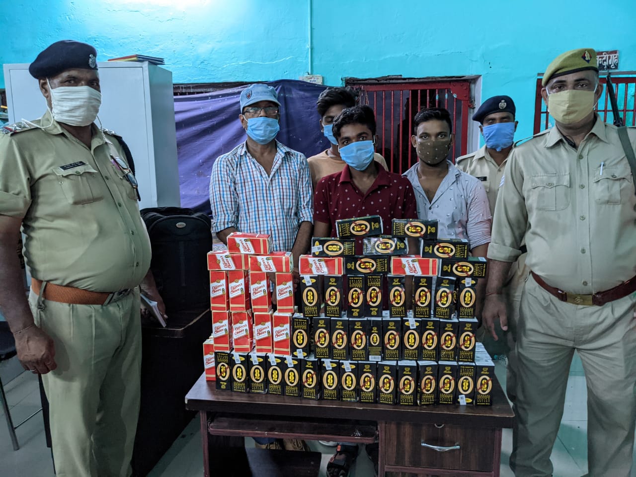 ट्रेनों द्वारा बिहार शराब तस्करी जरने वाले 4 तस्करों को डीडीयू जीआरपी ने किया गुरफ्तार