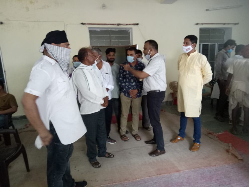 गर पालिका में व्याप्त भ्रष्टाचार के मामले में मुख्यमंत्री महोदय के नाम ज्ञापन दिया 