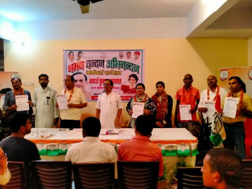 शहर कांग्रेस कमेटी, बहराइच द्वारा शहर कमेटी व बूथ कमेटी सदस्यों को नियुक्ति पत्र प्रदान किया गया।