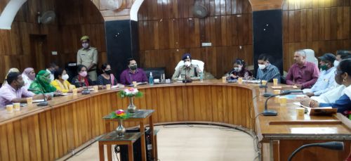 कलश यात्रा में भक्तों का जनसैलाब भक्ति में झूमे भक्त।