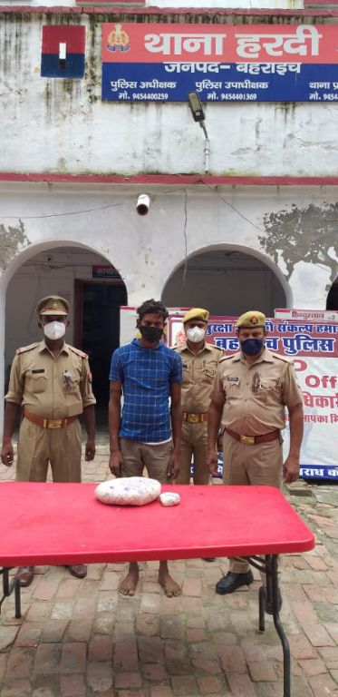 1 किलो 100 ग्राम गाजा के साथ 01 तस्कर गिरफ्तार।