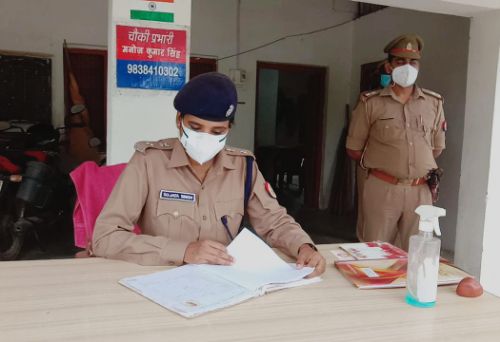 पुलिस अधीक्षक द्वारा किया गया थाना कैसरगंज के गंडारा चौकी का अकास्मिक निरीक्षण।