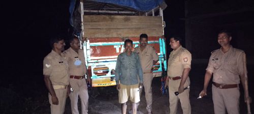 वध के लिए ले जाये जा रहे 12 गोवंश बरामद, दो गिरफ्तार डीसीएम व मोबाइल फोन बरामद।