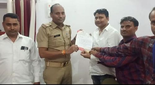 ईरा प्रदेश अध्यक्ष राशिद अली ने थाना प्रभारी मटेरा से मिलकर किया निष्पक्ष जांच की मांग।
