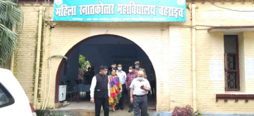 जिलाधिकारी ने किया परीक्षा केंद्र का निरीक्षण।