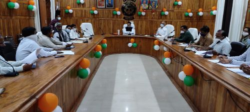 मतदेय स्थलों के सम्भाजन प्रस्ताव पर चर्चा हेतु डीएम की अध्यक्षता में बैठक सम्पन्न।