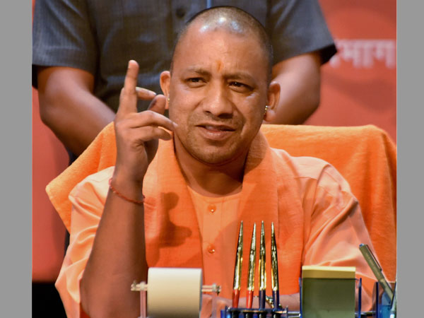 किसानों पर मेहरबान योगी सरकार, पराली जलाने के दर्ज करीब 900 केस लिए वापस