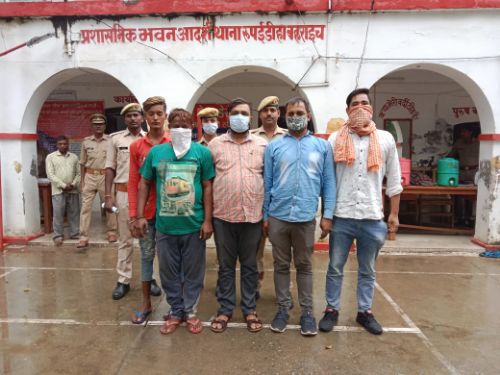 शांति भंग के मद्देनजर 05 नफर अभियुक्तगण अन्तर्गत धारा 151/107/116  सीआरपीसी में गिरफ्तार आदर्श थाना रुपईडीहा जनपद बहराइच।