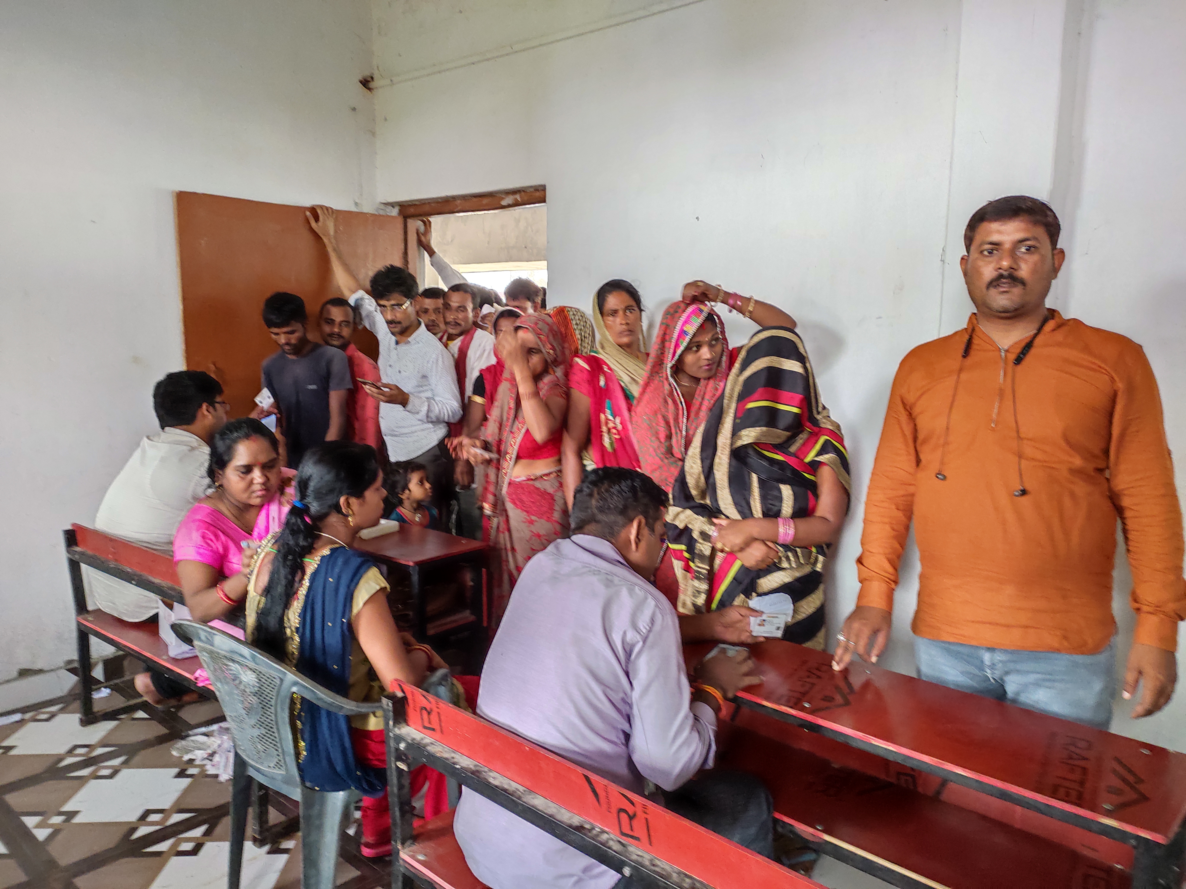 कोविड -19 से बचाव की जानकारी दी 