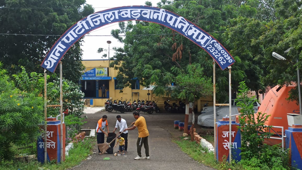 नेहरू युवा केंद्र पाटी ने रविवार को भी चलाया स्वच्छता अभियान