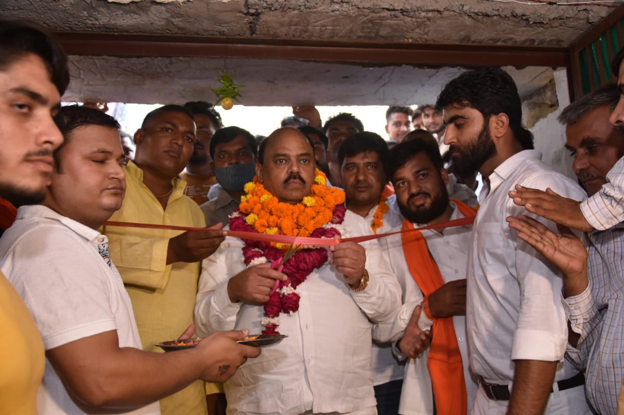     ठा. जयवीर सिंह ने हेल्थ क्लब का फीता काट कर किया शुभांरभ