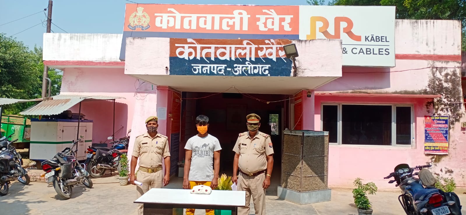 खैर पुलिस द्वारा नशीला पदार्थ बेचने हुये एक अभियुक्त को गिरफ्तार का जेल भेजा