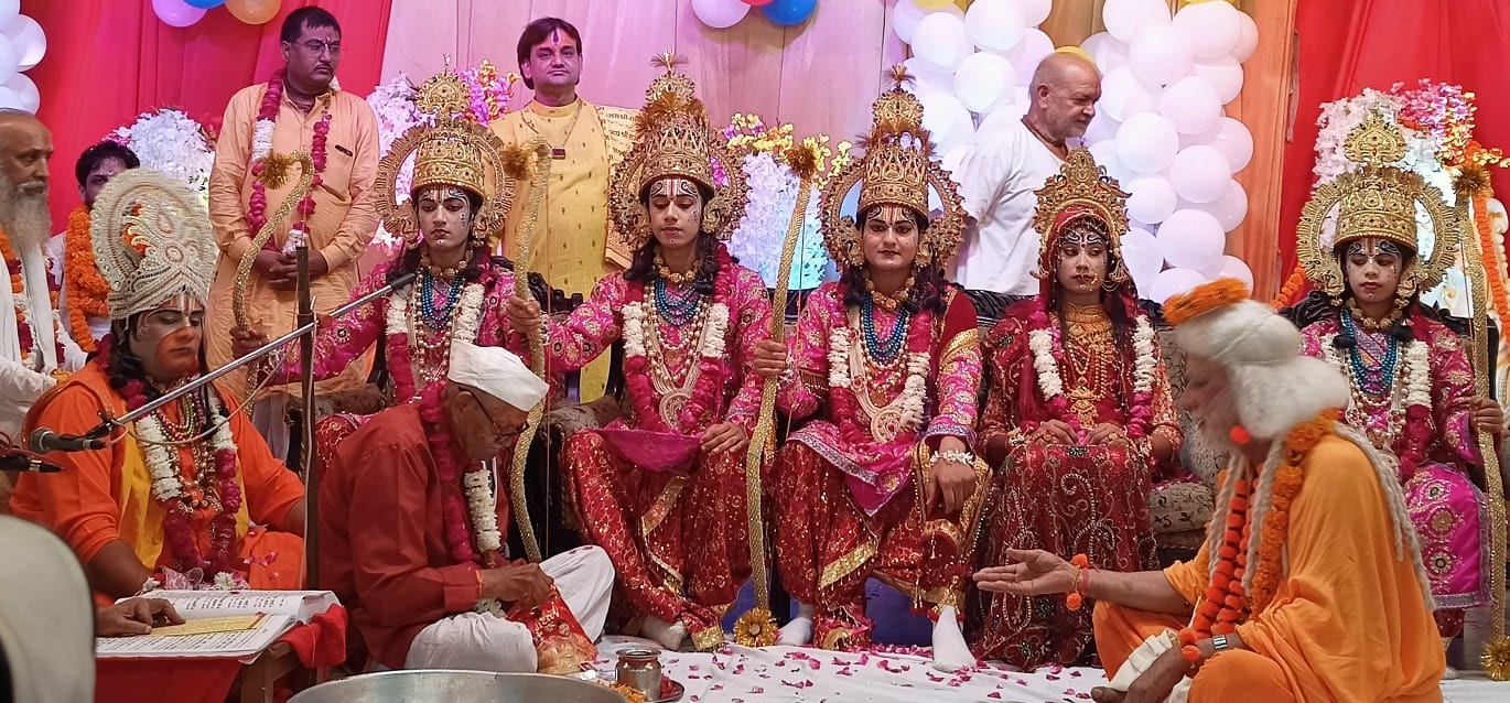         खैर रामलीला मंचन में भगवान श्रीराम का राज्याभिषेक हुआ