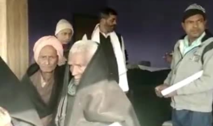 खगड़िया परबत्ता सलारपुर के नवनिर्वाचित जिला परिषद के द्वारा निशा व्यक्तियों को बटा गया कमाल 