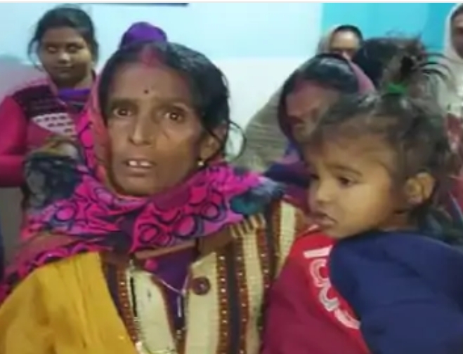 अस्पताल में परिवार नियोजन सर्जरी कराने आई महिलाओं से यहां के कर्मी वसूली करते हैं। वहीं यहां सर्जरी के बाद भर्ती महिलाओं को दवा तक नसीब नहीं होता है