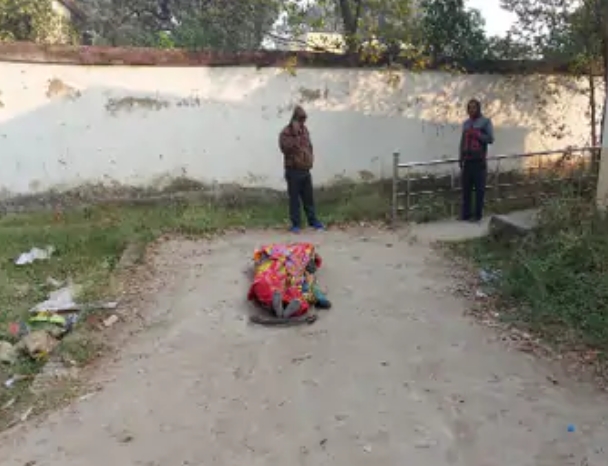 खगड़िया में टैंकर-ट्रक में भिड़ंत, युवक की मौत:नेपाल से LPG लाने बरौनी आ रहा था, हाईवे पर खड़े ट्रक में पीछे मारी टक्कर