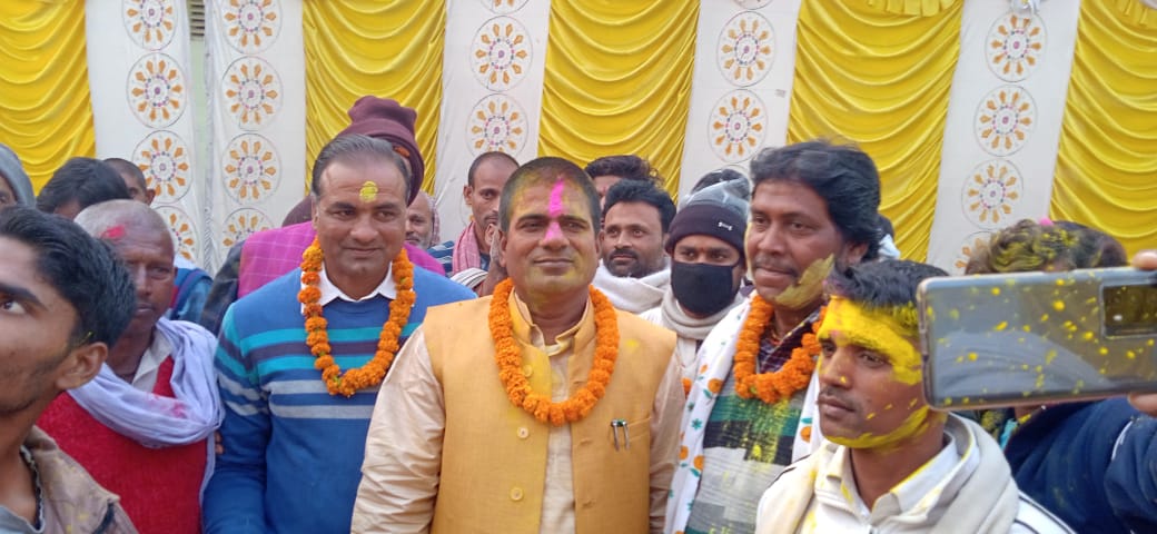 नवनिर्वाचित मुखिया मिथिलेश कुमार निराला के द्वारा शपथ ग्रहण समारोह कार्यक्रम के बाद अपने ग्रामीण जनता 