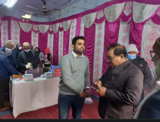 टीकाकरण केंद्रों पर 15 से 18 वर्ष के बच्चों को कोरोना टीका लगाने की शुरुआत सोमवार से शुरू की गई है। 