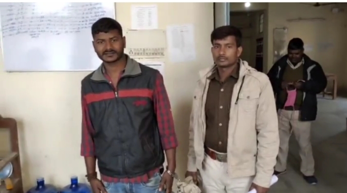 हथियार से लैस होकर दूसरे को धमकाने वाले अपराधी को गोगरी पुलिस ने किया गिरफ्तार 