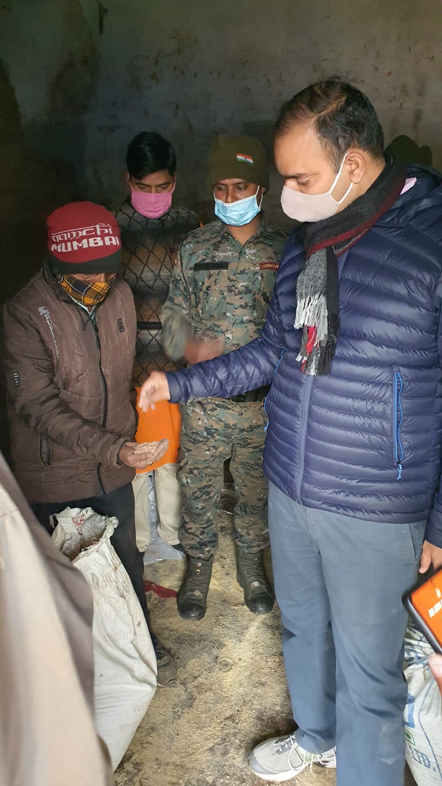 जिलाधिकारी ने गोशाला का किया आउचक निरिक्षण 