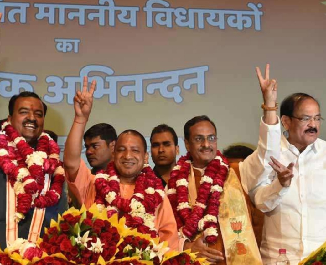 योगी आदित्यनाथ चुने गए विधायक दल के नेता, कल 4 बजे होगा राजतिलक