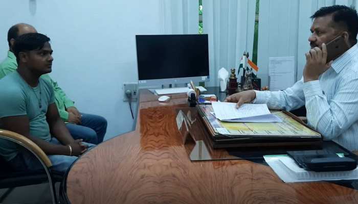 डीएम के एक फोन पर बदलेगी दिव्यांग की किस्मत।