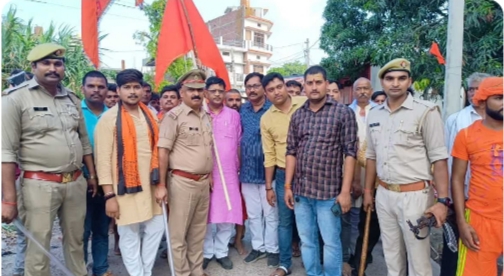 पैना घाट से जल भर कर सैकड़ो की संख्या कावरियों का निकला जत्था।  