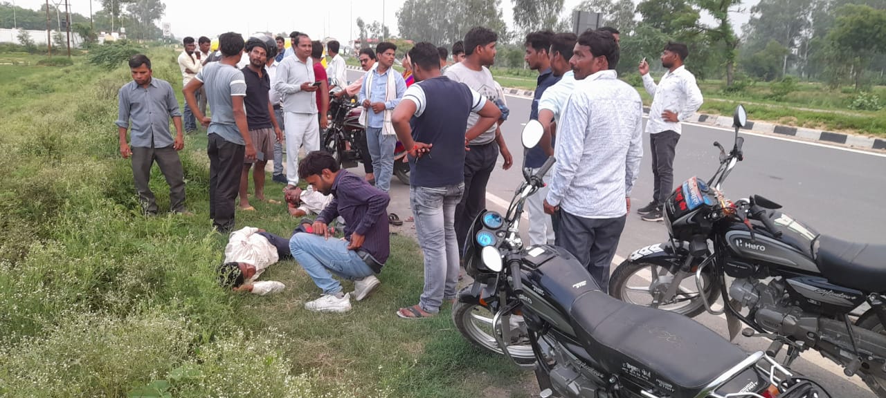 नीलगाय से दो बाइक सवार टकराए गंभीर रूप से घायल 