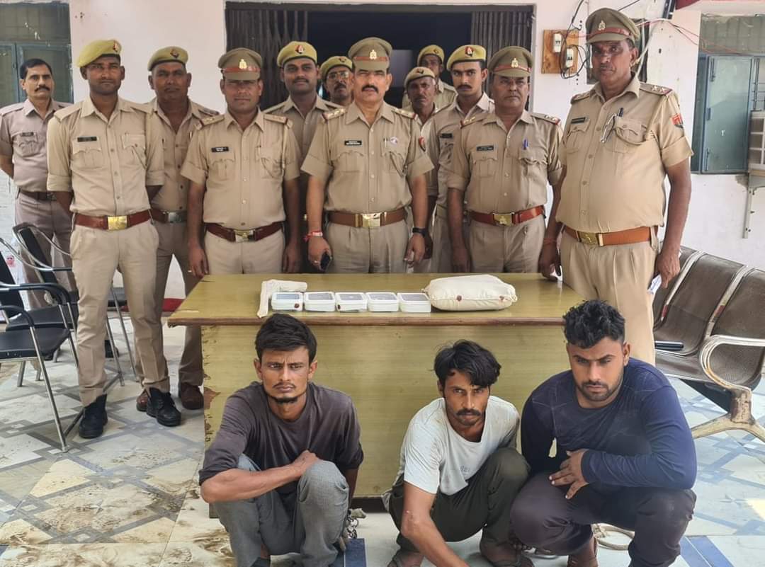 पुलिस द्वारा तीन शातिर लुटेरो को अवैध शस्त्र, लूटे गये आभूषण बरामद 
