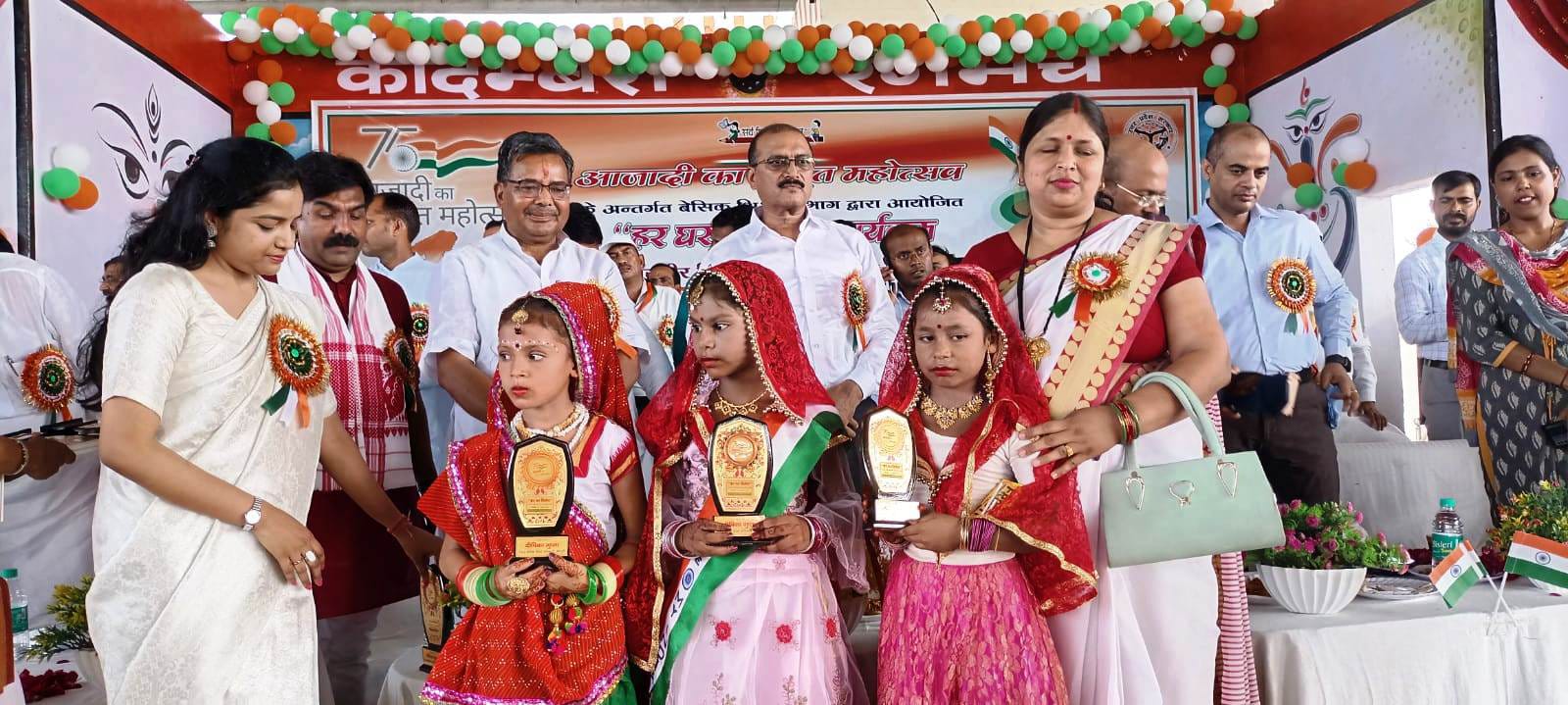 श्री देवी मेला एवं ग्राम सुधार प्रदशर्नी के भव्य एवं ऐतिहासिक पंडाल में आजादी का अमृत महोत्सव का आयोजन किया*