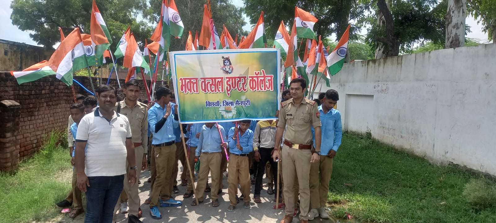 स्वतंत्रता दिवस आजादी के अमृत महोत्सव पर भक्तवत्सल इंटर कॉलेज कन्या प्राथमिक विद्यालय के छात्र छात्राओं ने निकाली तिरंगा यात्रा कॉलेज की प्रधानाचार्