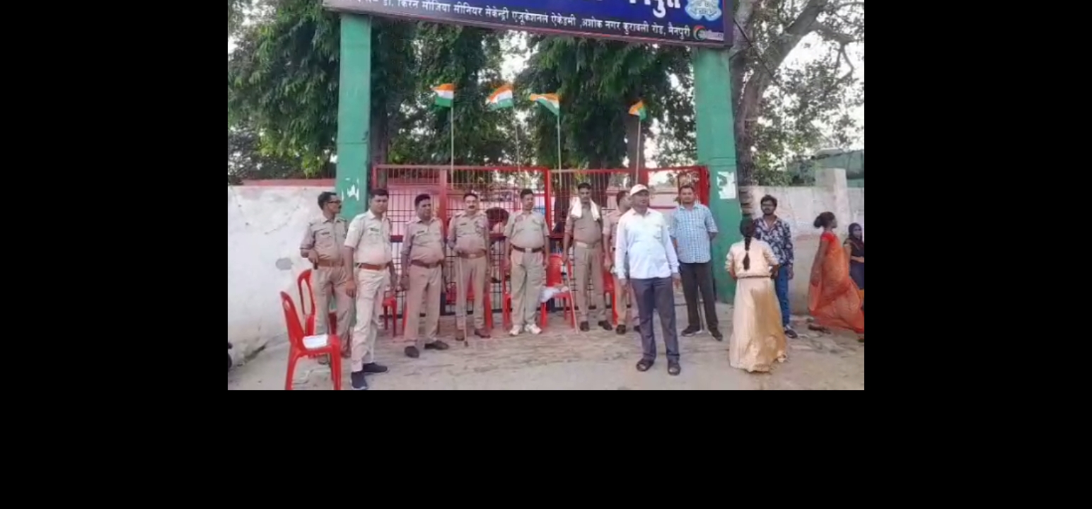 रक्षाबंधन के त्यौहार को लेकर जेल में बंद कैदियों को उनकी बहनों ने बांधी राखियां ।
