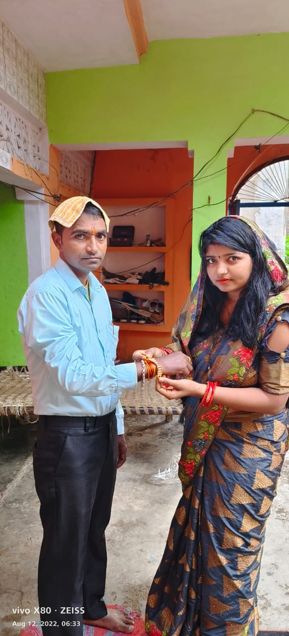 बहन ने भाई की कलाई पर बांधा प्यार, भाई ने लिया रक्षा का वचन