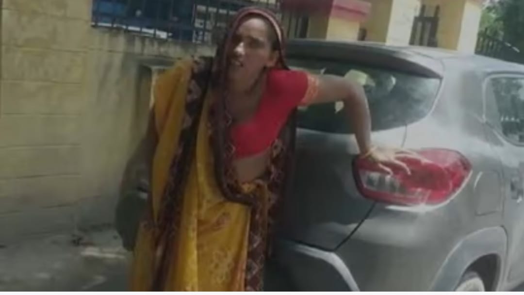 जिलाधिकारी से मिलने के बाद महिला ने खाया जहर मचा हड़कम्प