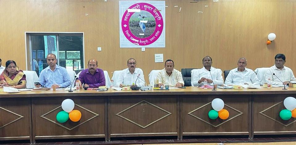 सामाजिक-धामिर्क कार्यो हेतु सत्संग भवन का होगा निमार्ण, पूरा परिसर सोलर लाइट से जगमग होगा:-- जिलाधिकारी*