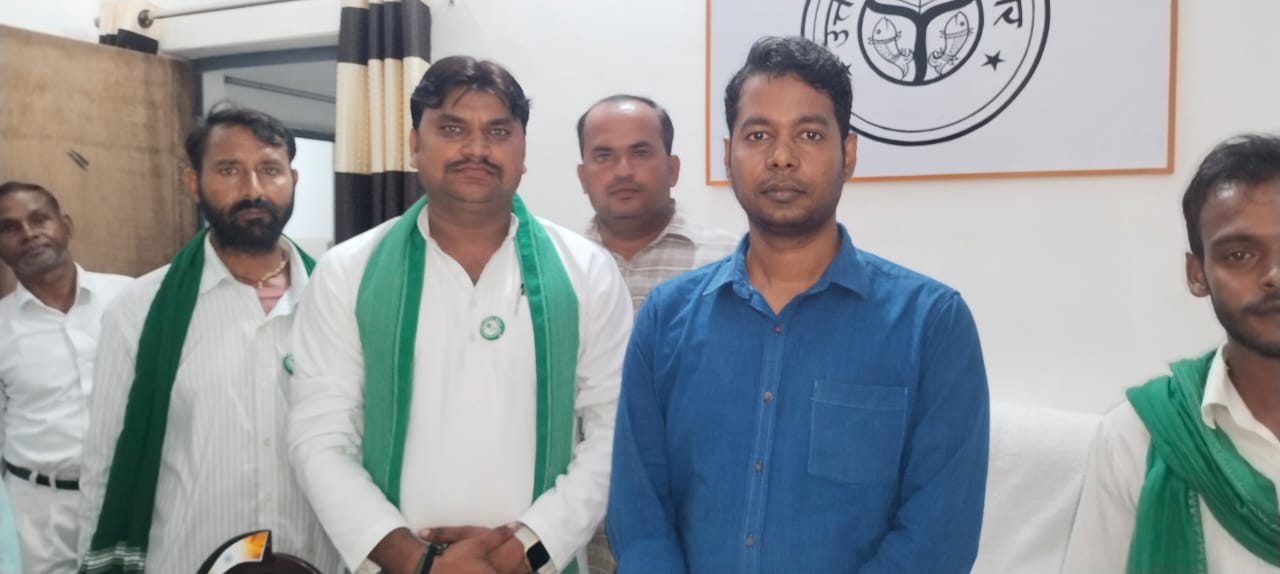 कुरावली तहसील पे समस्याओ को लेकर किसानों ने दिया धरना
