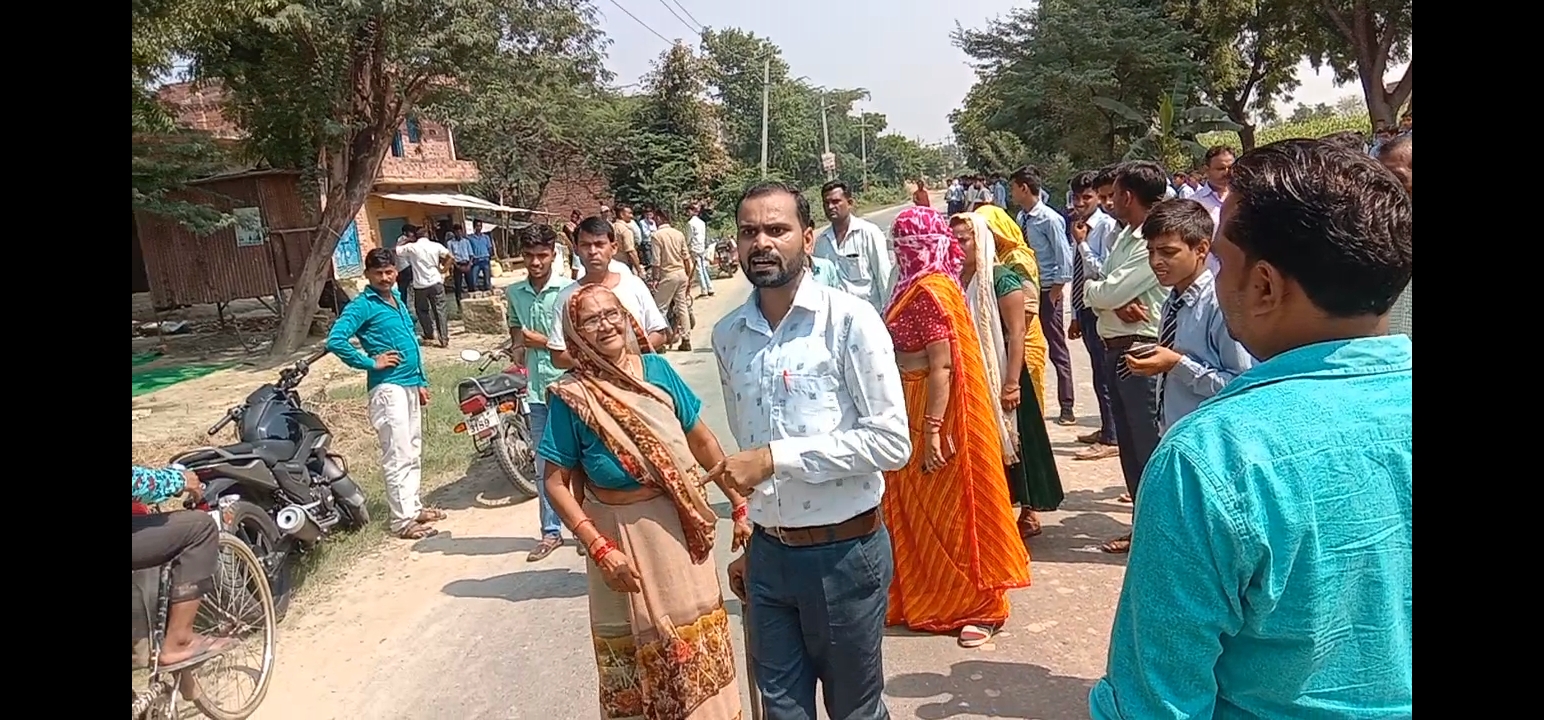 नगर पालिका क्षेत्र में लगा गंदगी का अंबार करीब एक सैकड़ा बच्चे जूझ रहे हैं बीमारी से आक्रोशित क्षेत्रवासियों व स्कूली बच्चों ने लगाया जाम । नहीं है नगरप