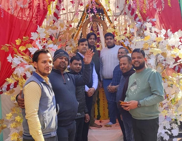 अग्रबंधुओ ने बनाया खिचड़ी महोत्सव
