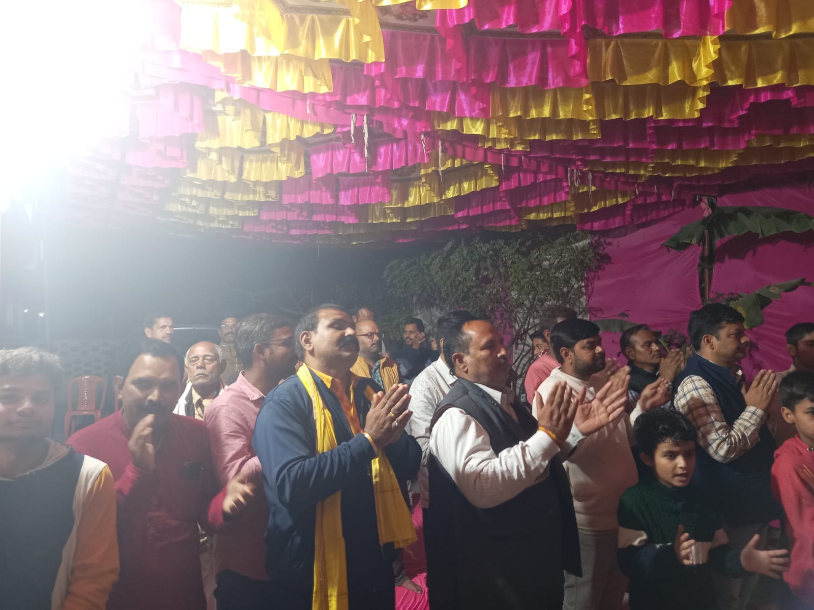 सरस्वती नगर में शुक्ला सदन पर जारी सप्तदिवसीय संगीतमयी श्रीमद्भागवत कथा के पंचम दिन सोमवती अमावस्या पर देर रात श्रीकृष्ण जन्मोत्सव के पूर्व भक्तिमय भ