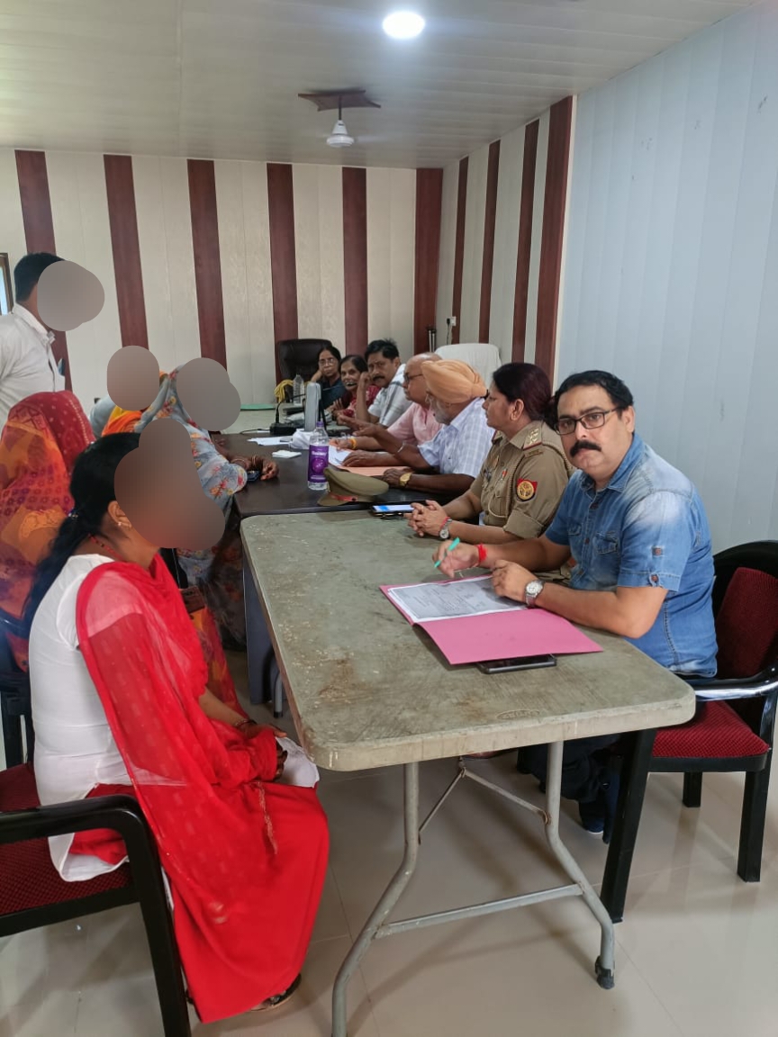परिवार परामर्श केंद्र पुलिस लाइन बहराइच में पारिवारिक मामलों की काउंसिलिंग की गई।