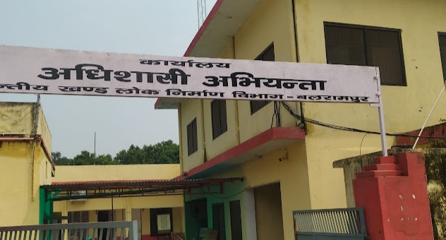 शिक्षिका के मोहब्बत में लुट गए जेई साहब,,